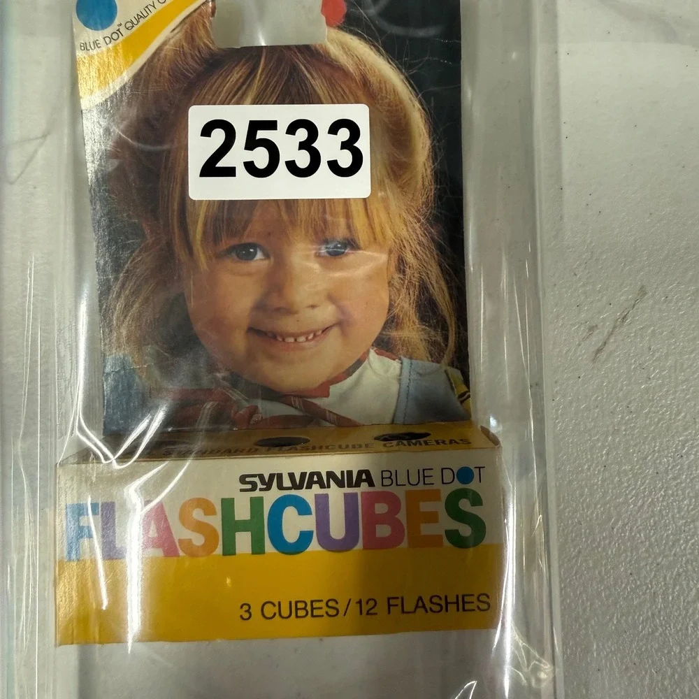 VTG Sylvania Blue Dot Flashcubes 2 Cubes 8 Flashes Camera only 2 cubes in‎ box